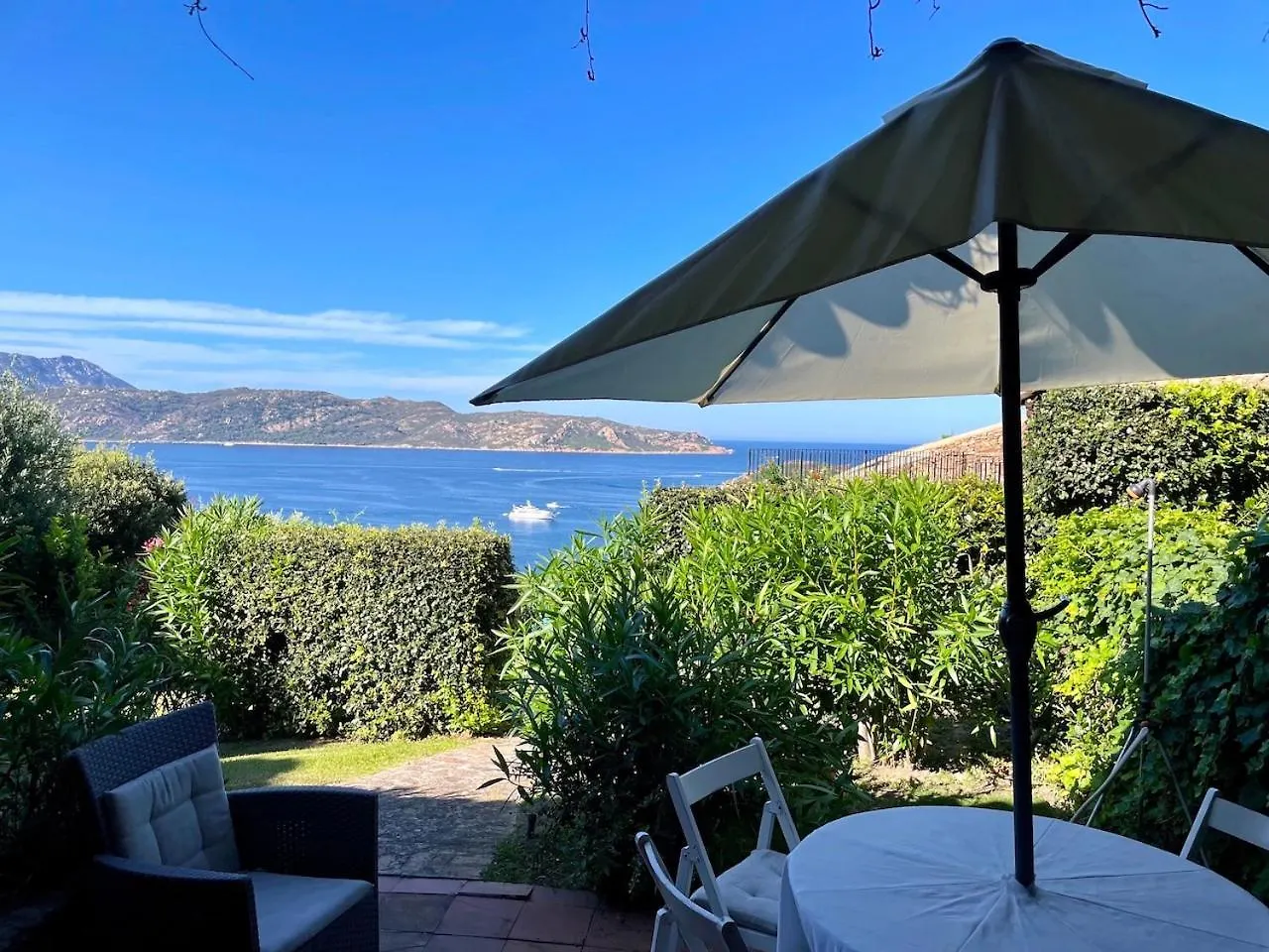 Punta Est Bilocale Giardino Vista Mare Apartment Capo Coda Cavallo